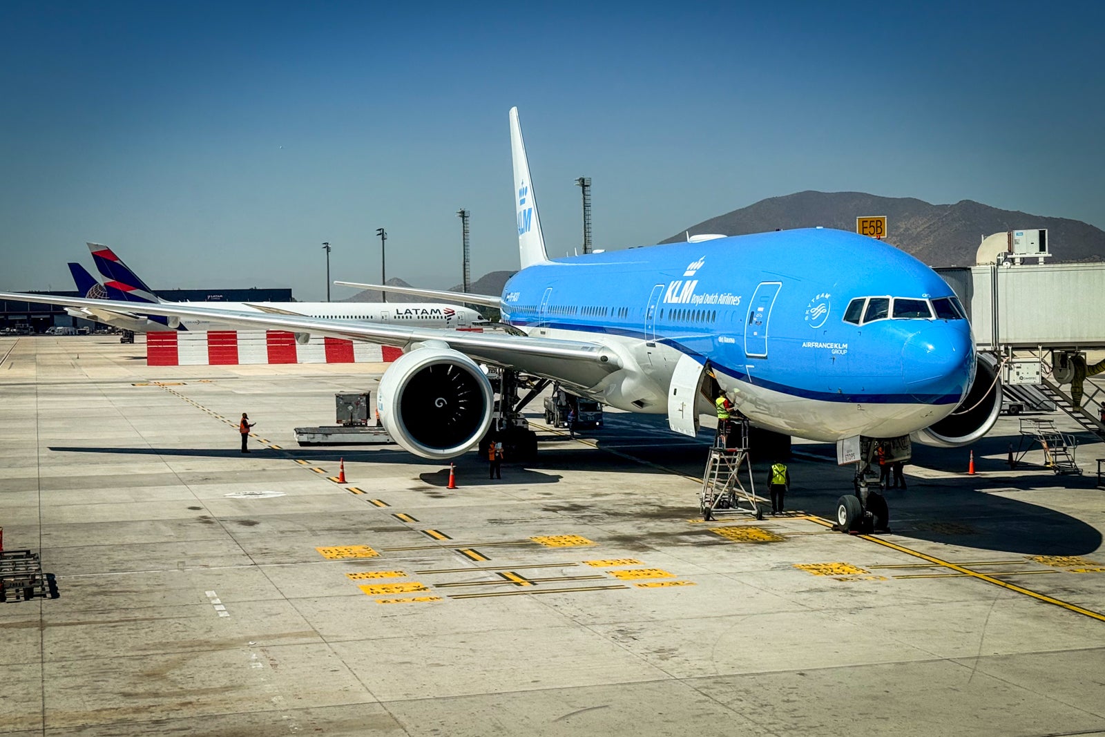 KLM 777-200ER fifth-freedom EZE - SCL