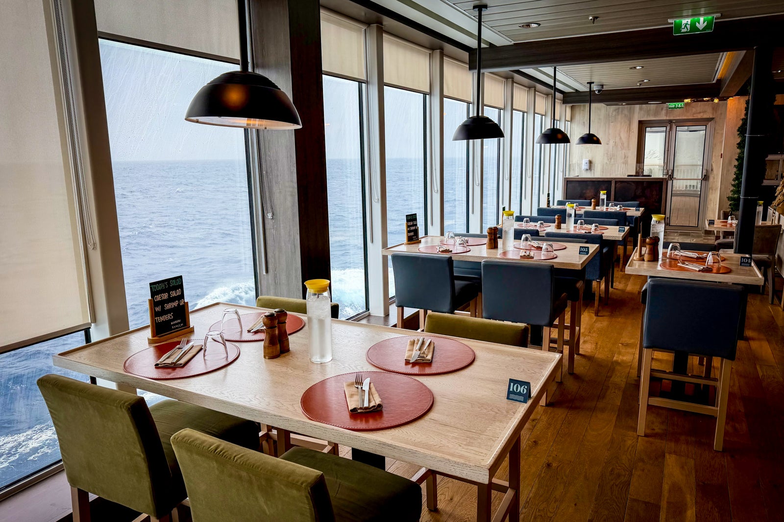 The Fredheim restaurant on Roald Amundsen.