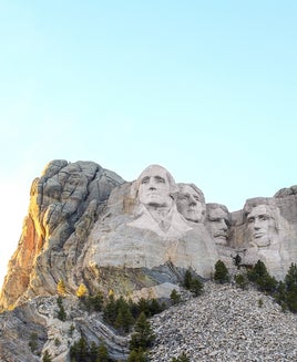 Close up view of Mount Rushmore under a blue sky