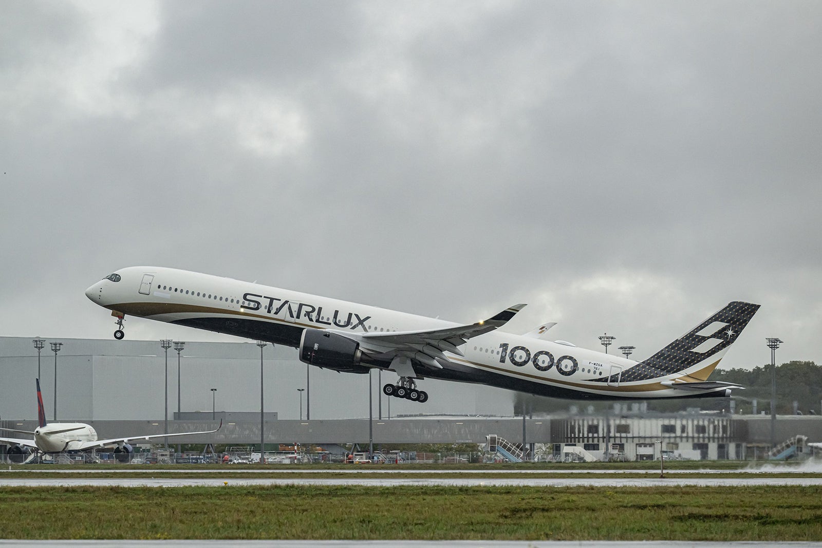 Taiwan's Starlux eyes US East Coast as it adds new Airbus A350-1000 to fleet