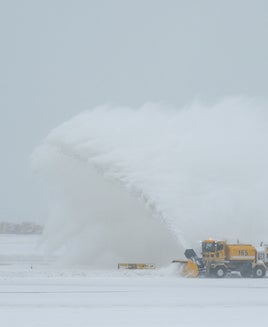 1,000 flights canceled for weekend as another winter storm takes aim at East Coast