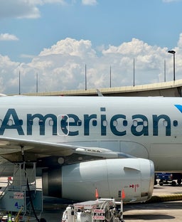 American Airlines beefs up its mobile app with new rebooking, bag-tracking tech