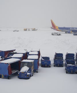 20,000 flights canceled in winter storm, but the worst may be behind us