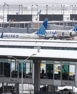 United responds (again) to American in Chicago with 5-route expansion, bolstered flying on 80 routes