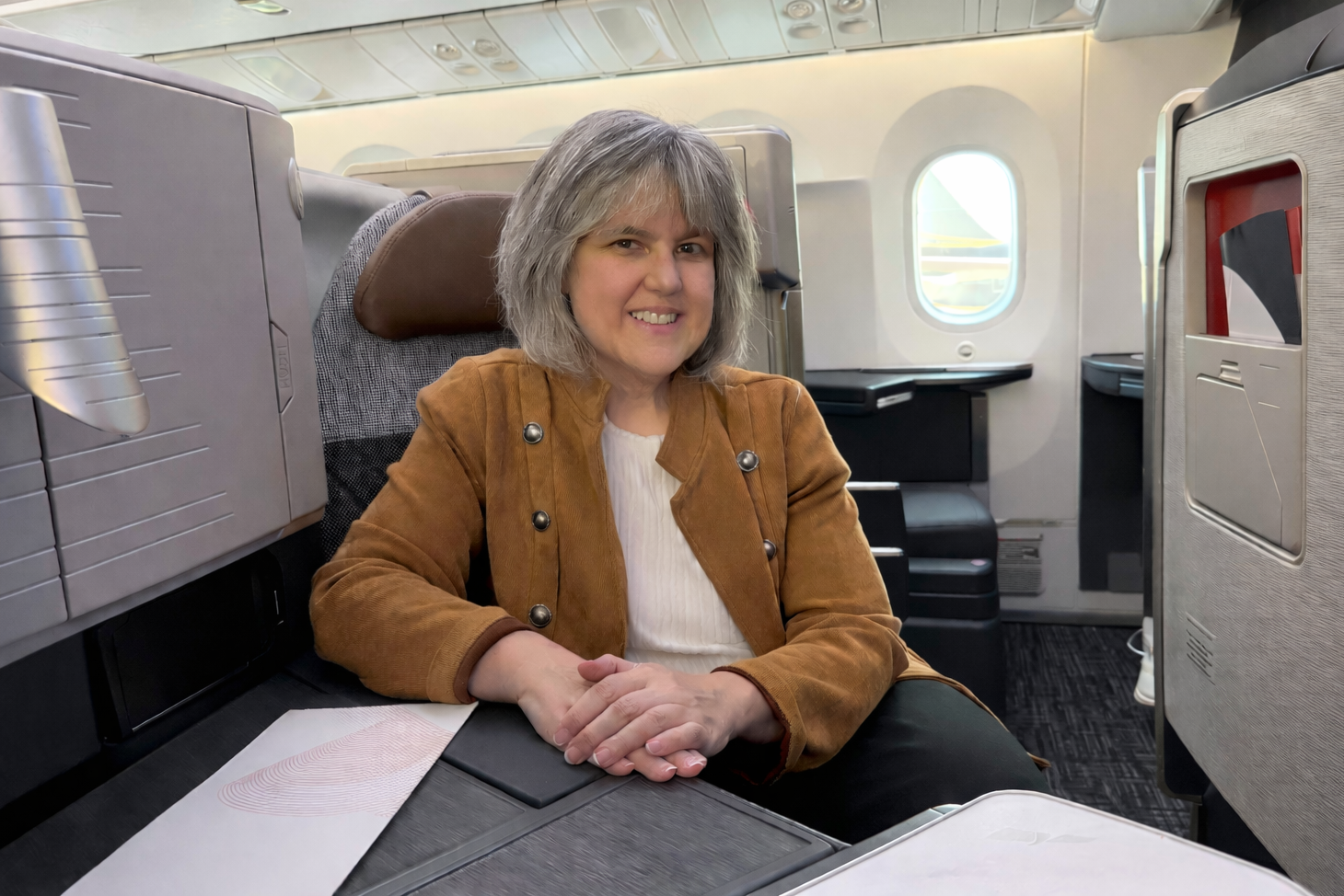 Andrea Rotondo, TPG director of Content Operations, aboard an American Airlines 787-9 in the Flagship business class cabin.