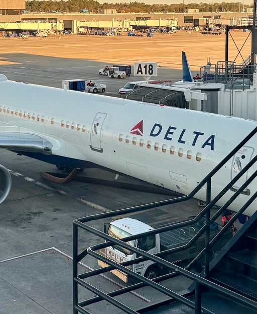 Most Delta Amex cardmembers now get a second checked bag for free