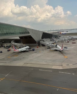 Spirit Airlines, Port Authority at odds over LaGuardia flight sale