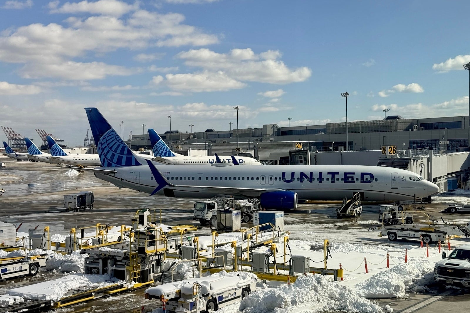 United Airlines planes at a snowy Newark Liberty International Airport (EWR). CLINT HENDERSON/THE POINTS GUY