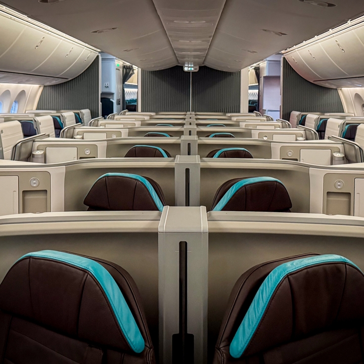Tropical transpacific flair: Hawaiian Airlines Boeing 787 Dreamliner business class