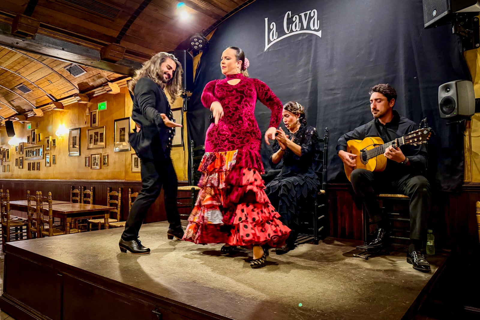 Tourgoers enjoyed a flamenco show in Cadiz.