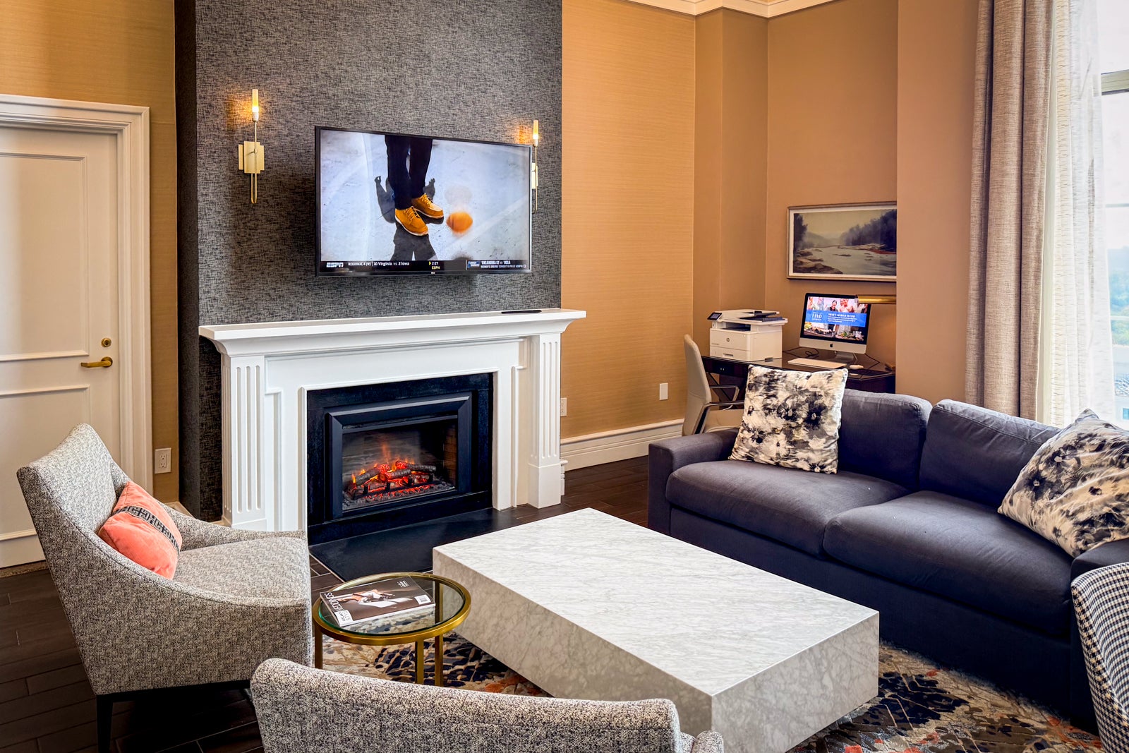 Grand Hyatt Atlanta Buckhead lounge.