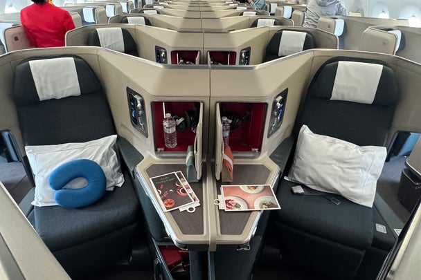 Cathay Pacific SEA HKG business cabin