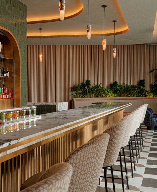 How to choose a credit card for airport lounge access
