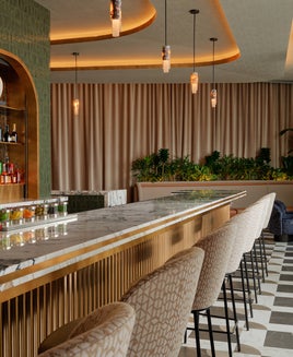 How to choose a credit card for airport lounge access