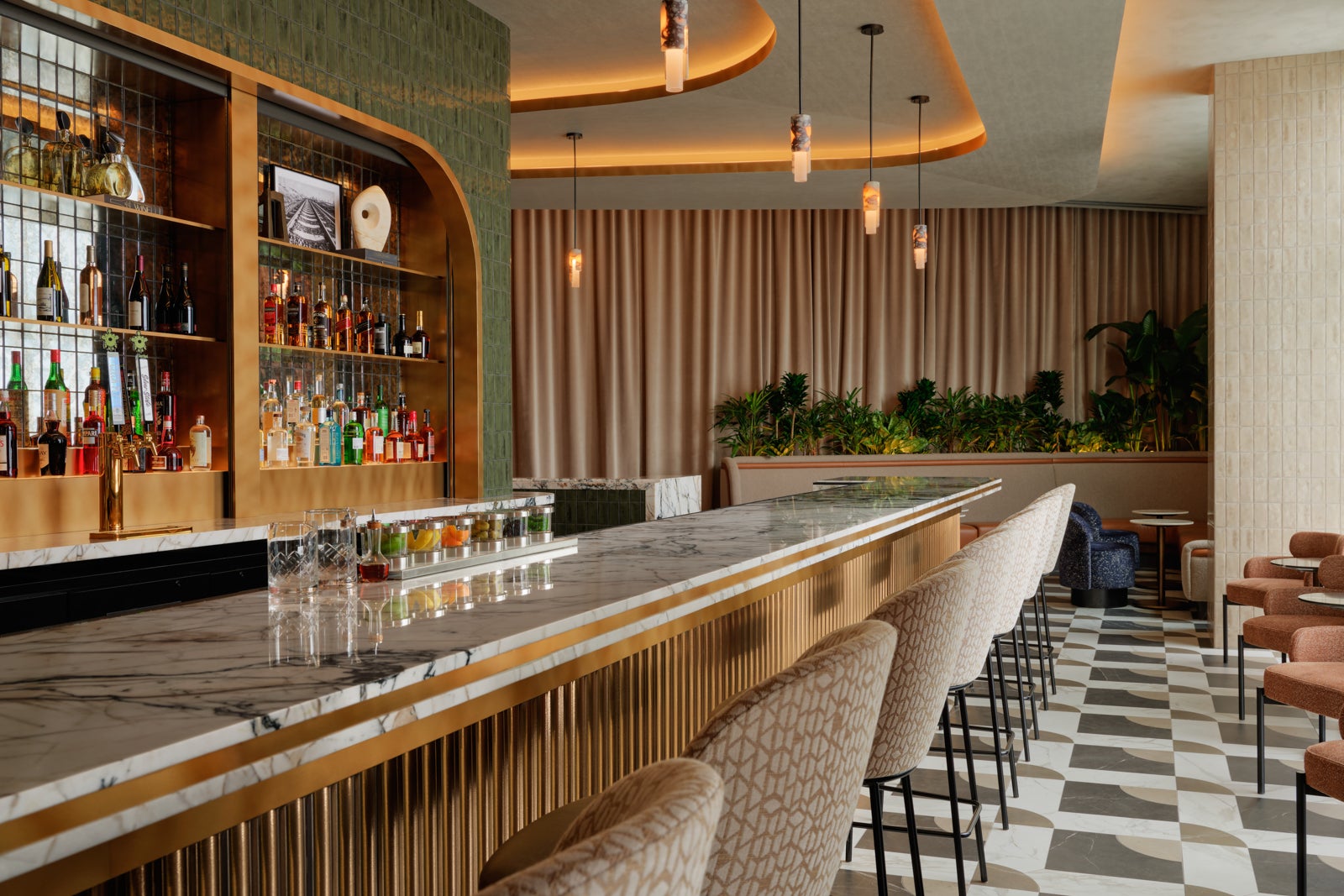 How to choose a credit card for airport lounge access