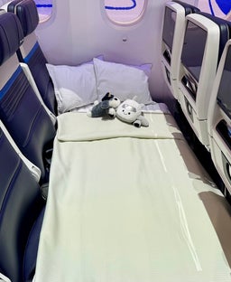 United Airlines to introduce economy seats that turn into 'couches' in 2027