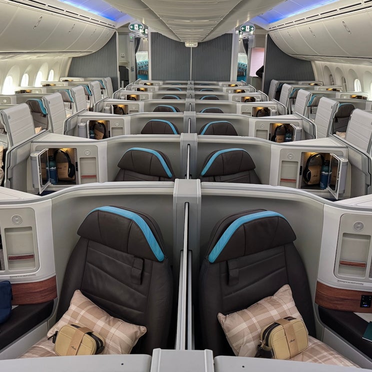 Alaska Airlines touches down in Europe in historic first flight, rolls out new premium experience