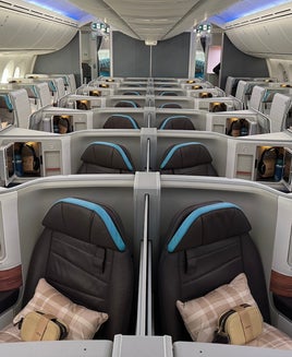 Alaska Airlines touches down in Europe in historic first flight, rolls out new premium experience