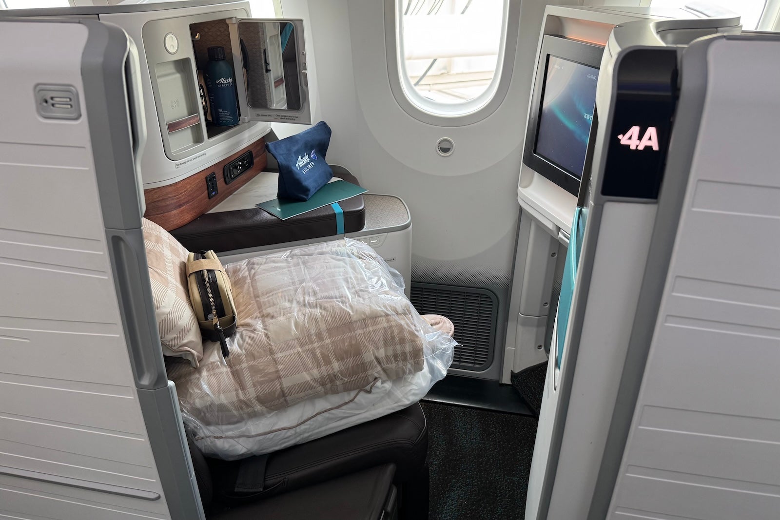 Alaska Airlines plots premium economy, luxe Seattle lounge as global expansion ramps up