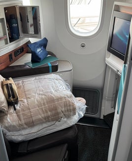 Alaska Airlines plots premium economy, luxe Seattle lounge as global expansion ramps up