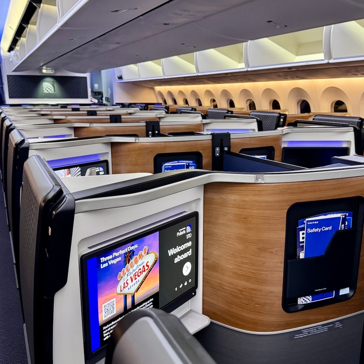 Caviar, lie-flat beds and a cool snack bar: 17 hours in United's swanky new Polaris suites