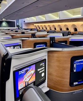 Caviar, lie-flat beds and a cool snack bar: 17 hours in United's swanky new Polaris suites