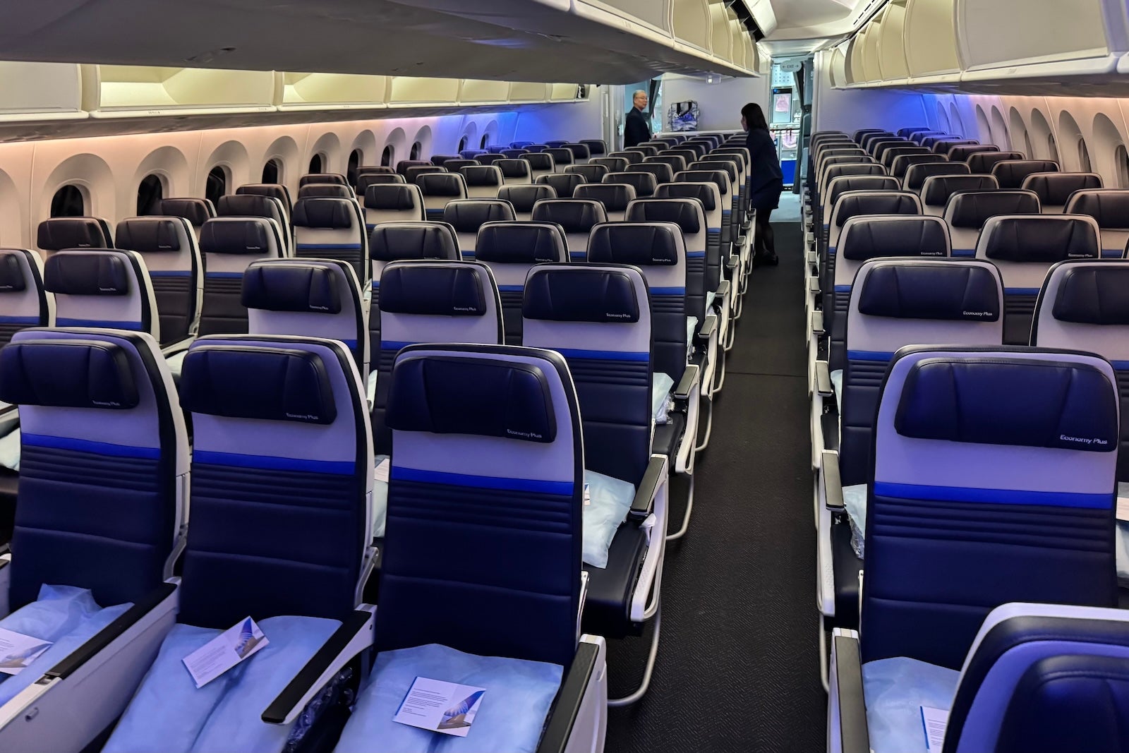united 787 elevated 40