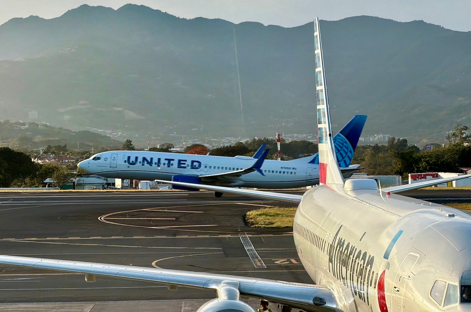 United, American Airlines Merger Talks Spark Concerns