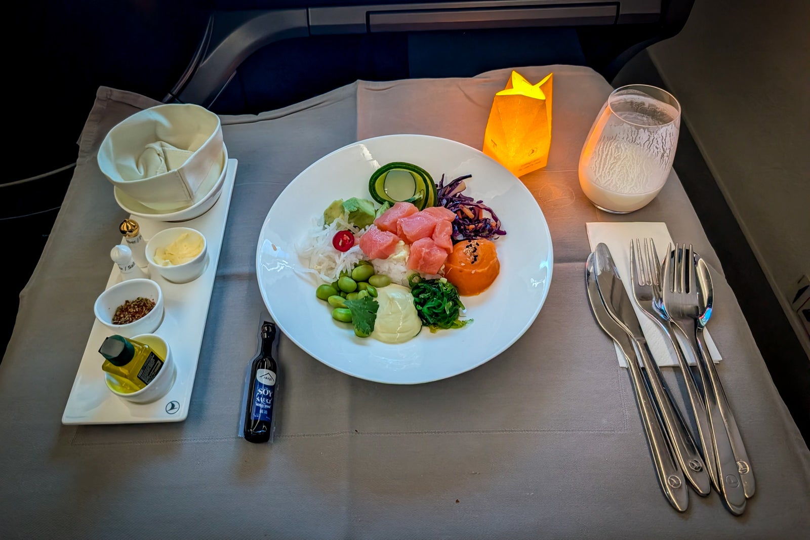Poke bowl in Turkish Airlines business class