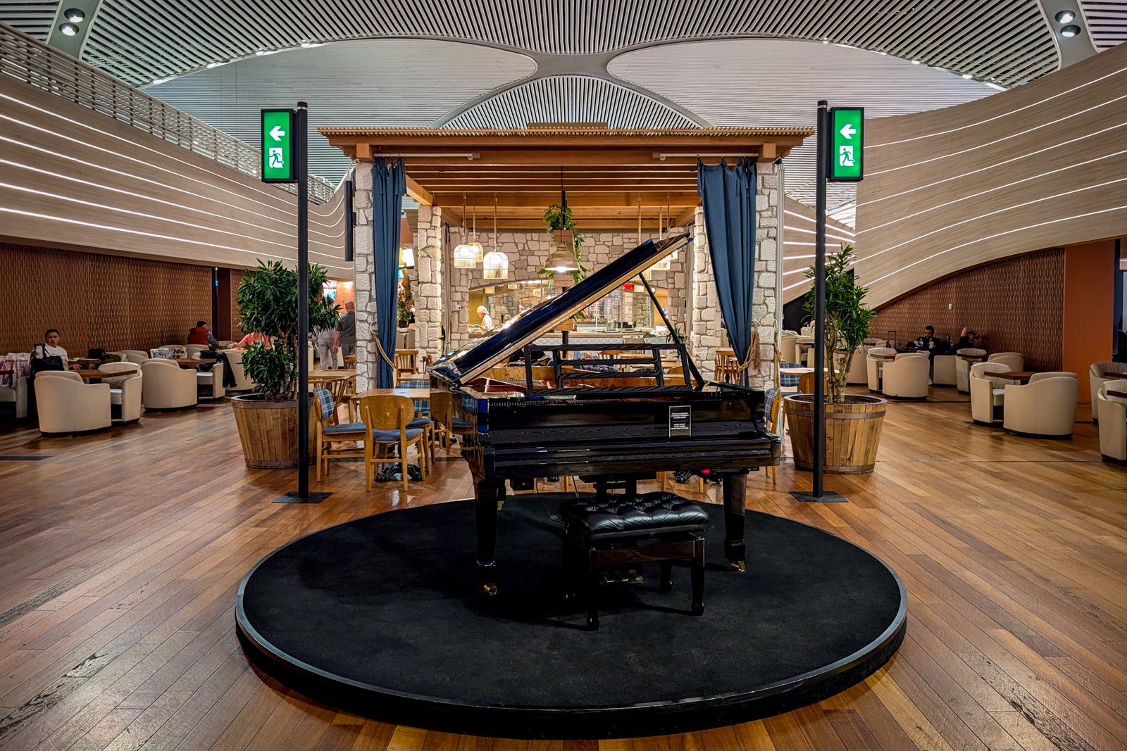 Turkish Airlines Miles&Smiles Lounge in Istanbul