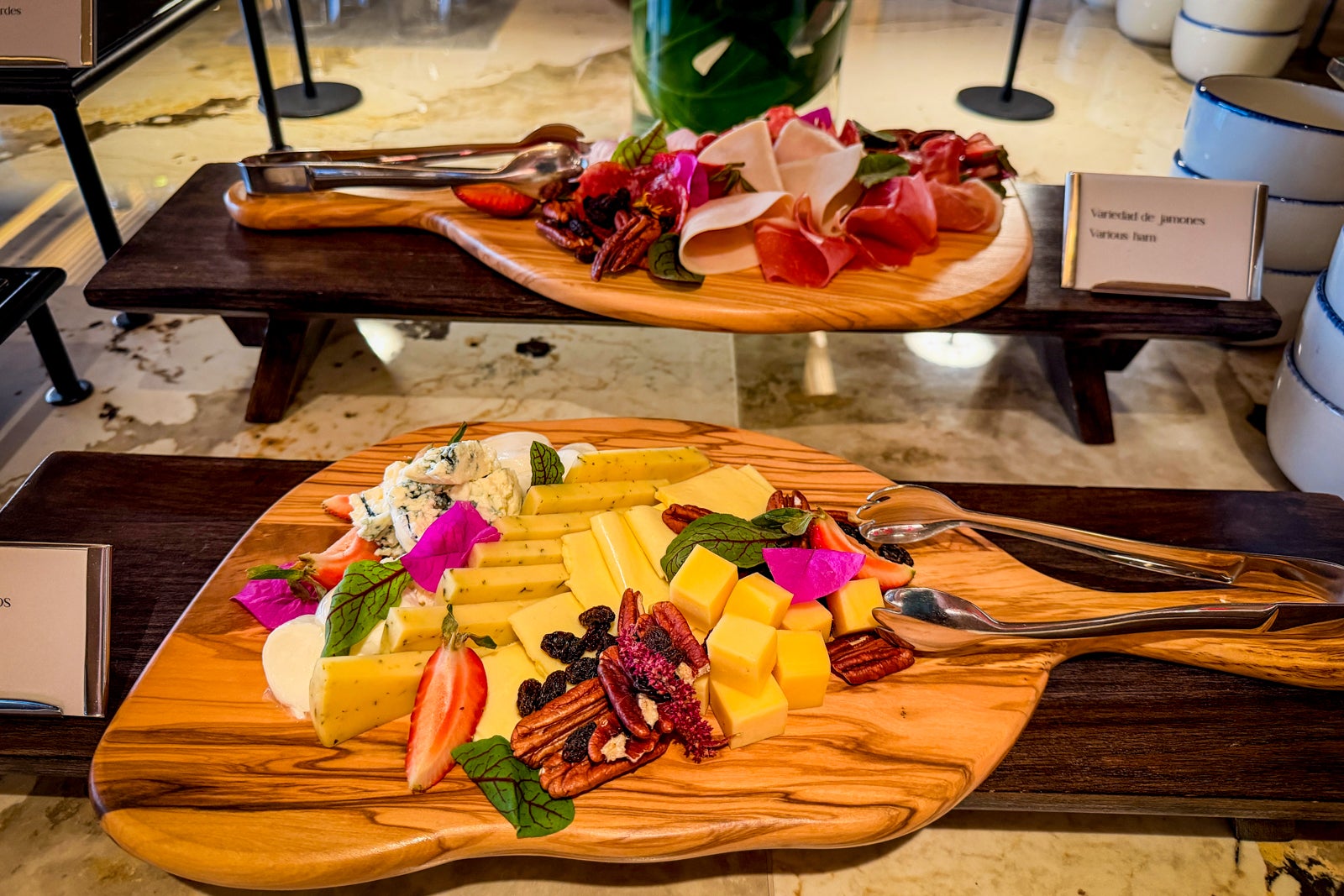 Executive Club lounge afternoon happy hour at InterContinental Real Lima Miraflores