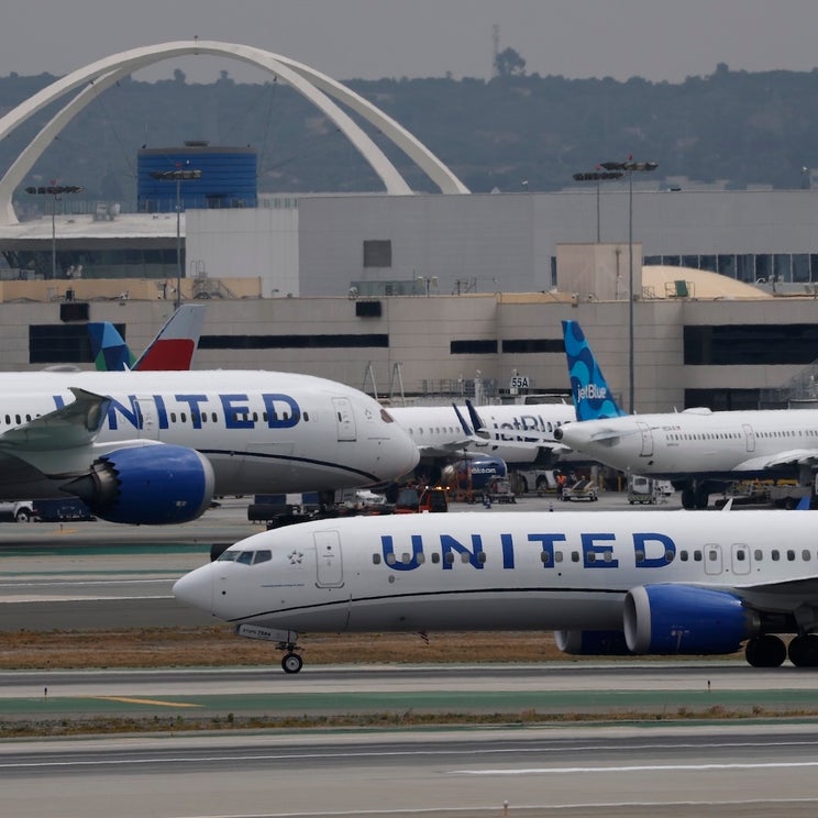 United rules out 'idiotic' JetBlue merger speculation after American talk fizzles