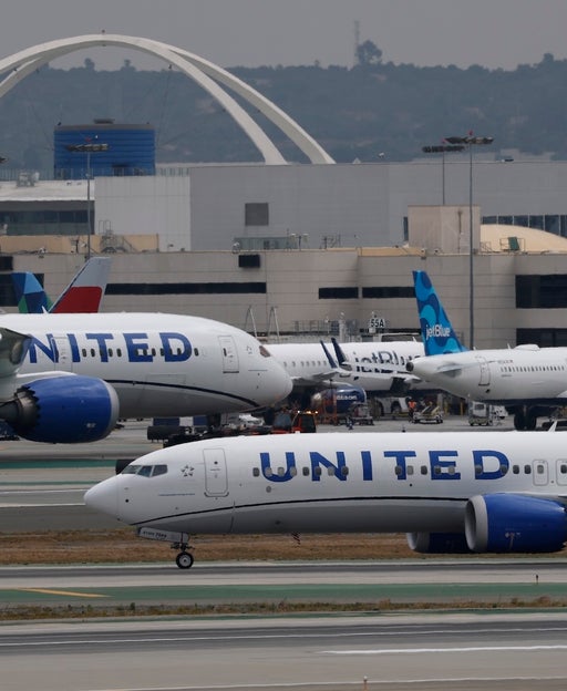 United rules out 'idiotic' JetBlue merger speculation after American talk fizzles