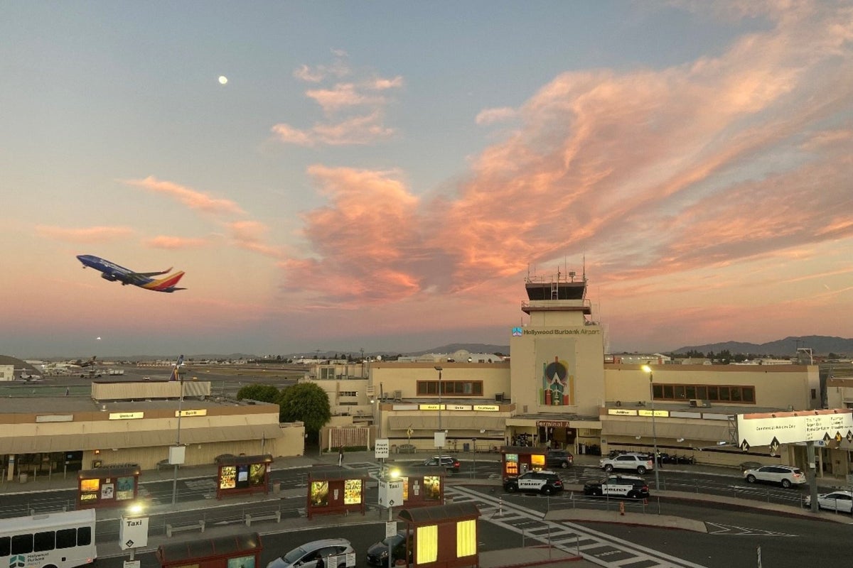 HOLLYWOOD BURBANK AIRPORT