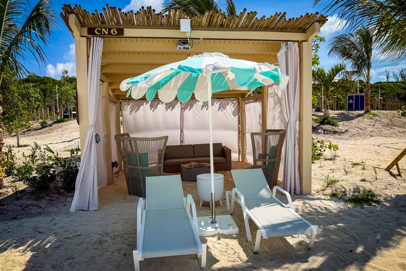 A RelaxAway cabana.