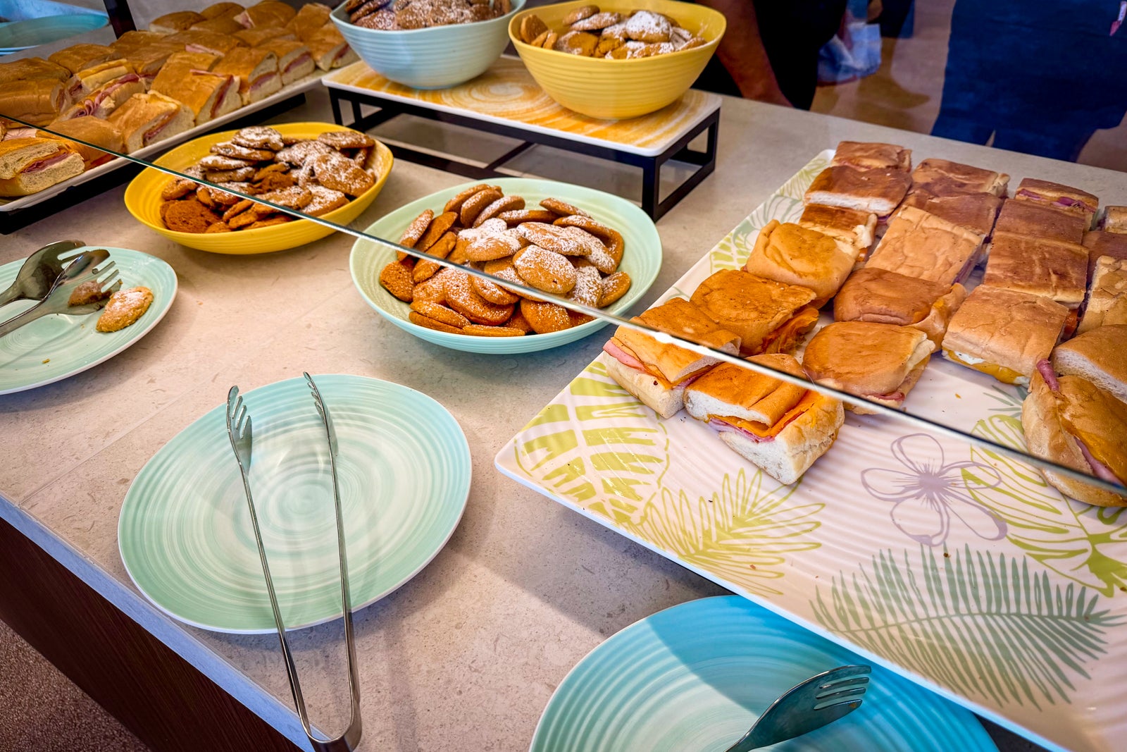 Desserts include cookies and brownies.