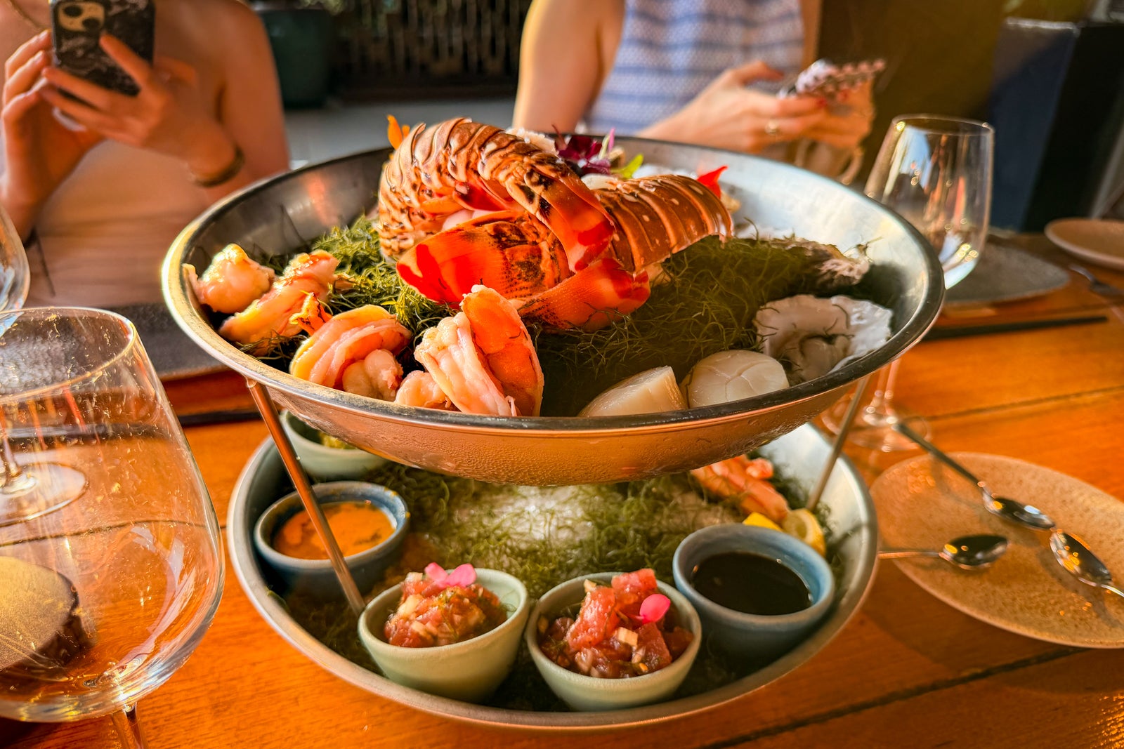 Dining at Manta at Mauna Kea Beach Hotel. CLINT HENDERSON/THE POINTS GUY