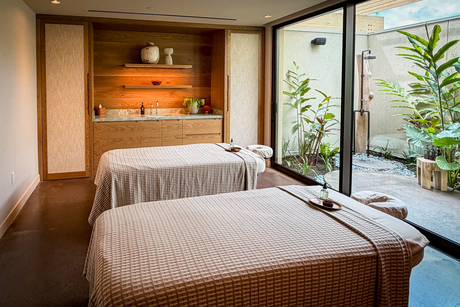 Mauna Kea Beach Hotel Furniture, Spa, Bed