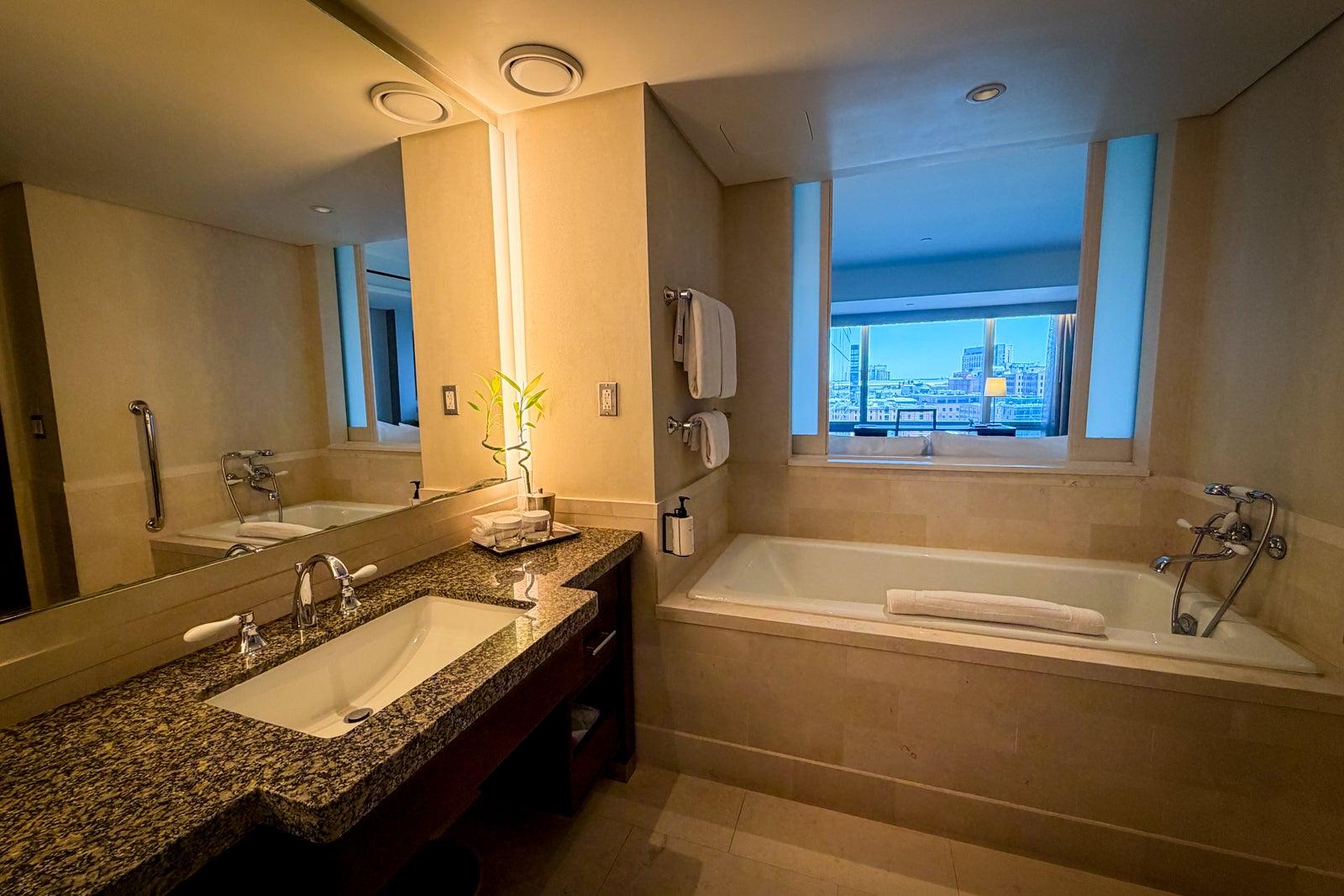InterContinental Boston guest room tub.