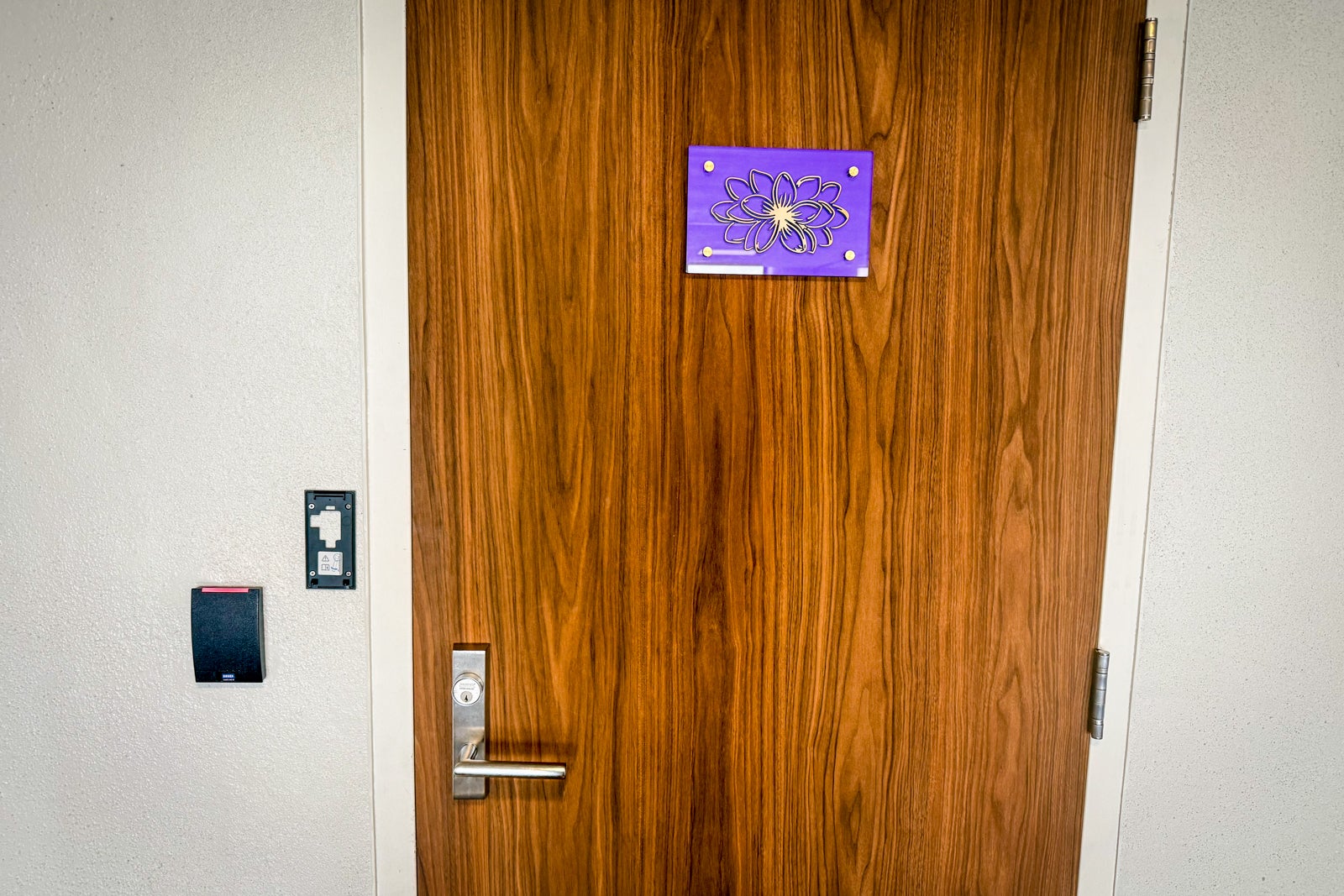 Hawaiian Airlines Honolulu Lounge doorway.