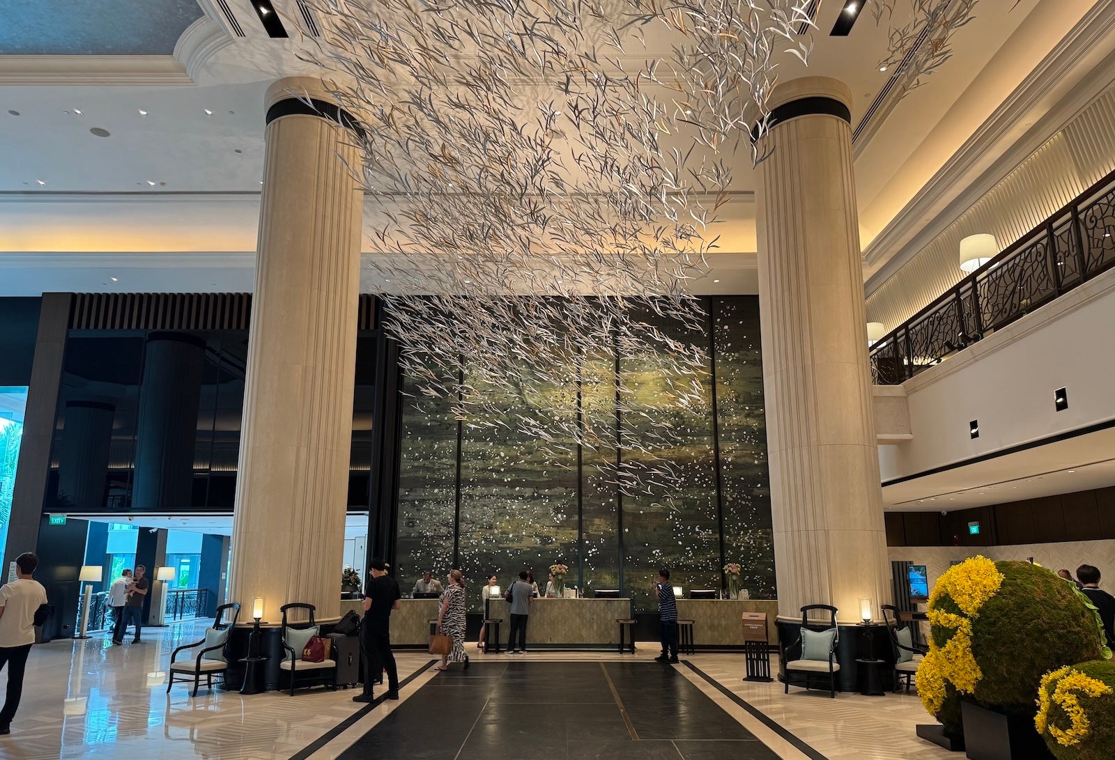 Shangri-La Singapore lobby. ERIC ROSEN / THE POINTS GUY