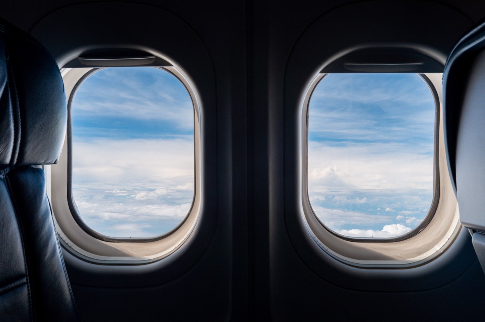 The most efficient bank cards for reserving flights in 2026 Airplane Windows