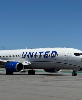 United is making it easier to get on an earlier flight — and have food waiting at your gate