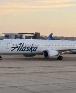 Alaska Airlines cuts 5 Mexico routes to boost Hawaii