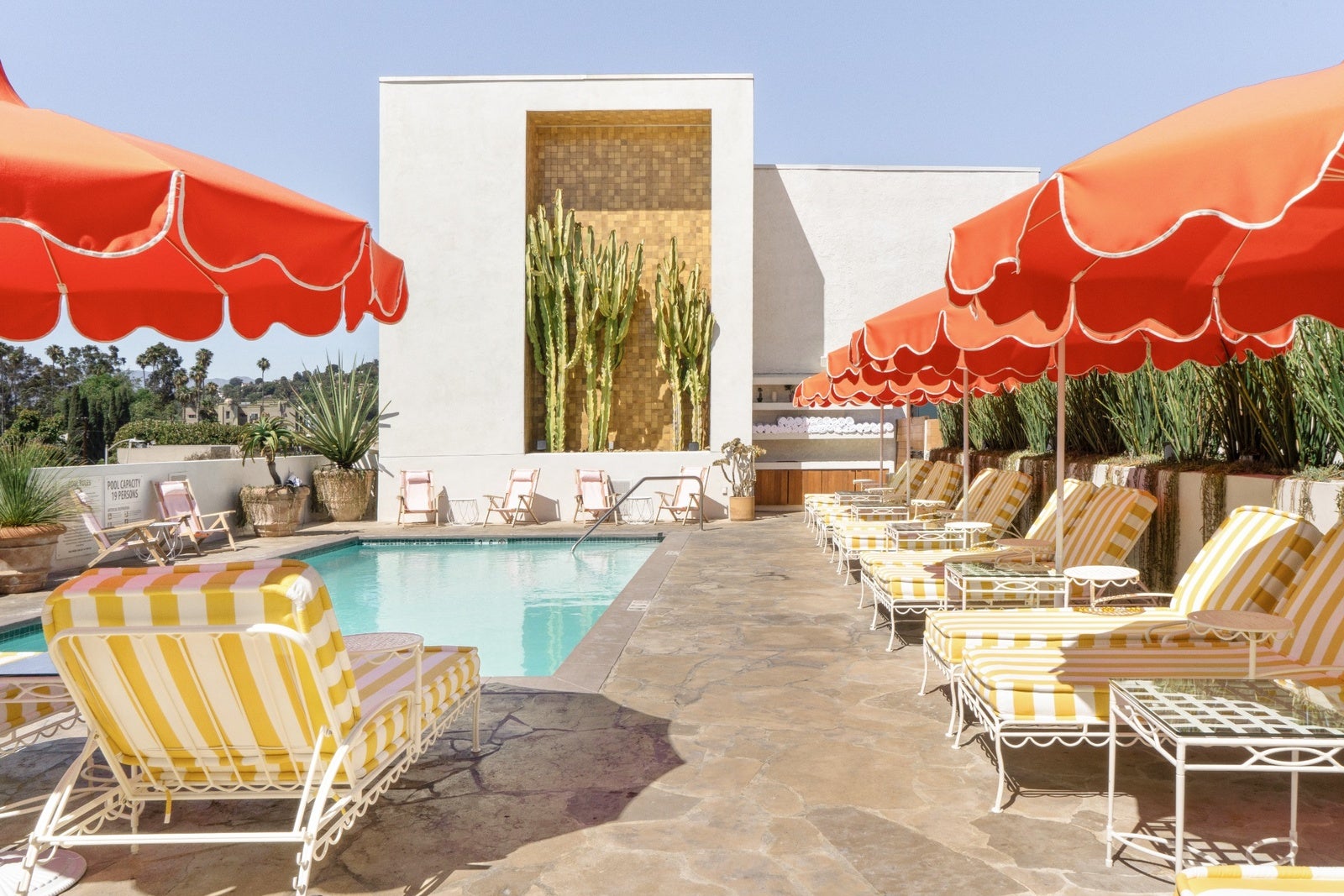 UMVA Uncovers: BOMBSHELL in Hospitality Industry - MARRIOTT MEMBERS, REJOICE! Elite Hotels with LUXURY Perks like FREE Champagne Breakfast & POOLSIDE CABANAS Now Bookable with Your Points!