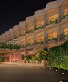 Hyatt's extended booking window, a famed LA hotel gets a new life and other hotel news