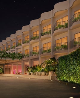 Hyatt's extended booking window, a famed LA hotel gets a new life and other hotel news