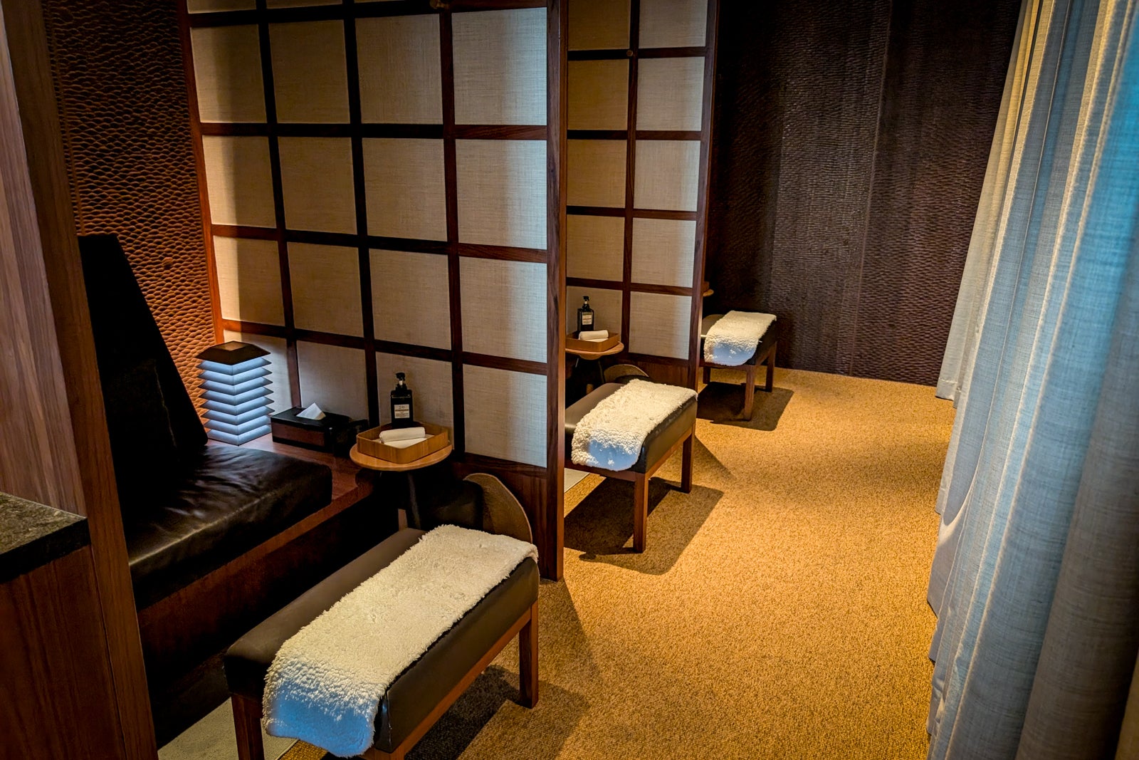 Cathay Pacific The Wing, First, treatement booths