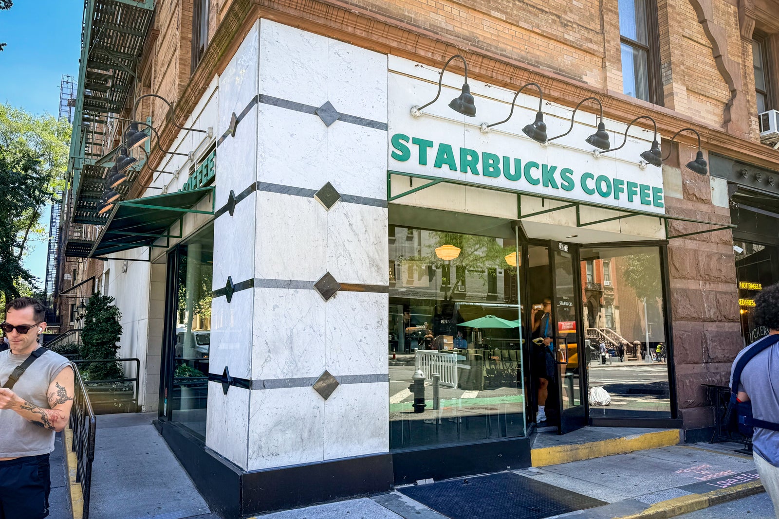 Starbucks Employee Achieves Top-Tier Status Despite Challenges