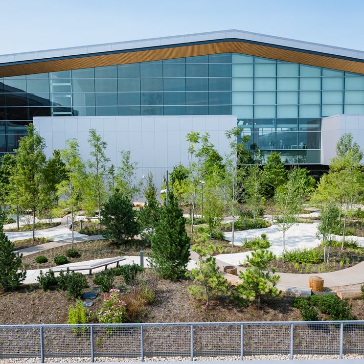 Pittsburgh International Airport debuts the first of four outdoor terraces